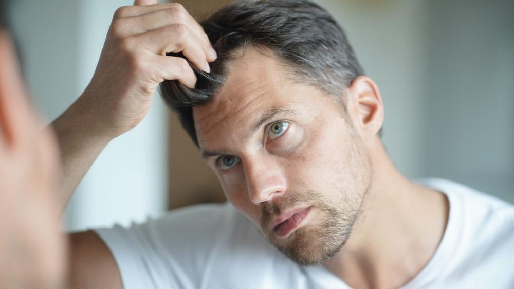 Uzman açıkladı… Saç dökülmesi yaşayan erkekler bunları tüketebilir