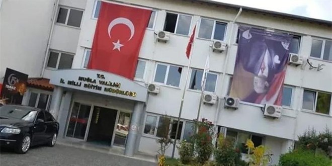 Atatürk posterinin ters asılması olayında İl Milli Eğitim soruşturma başlattı