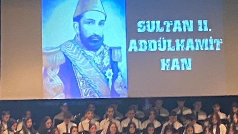 Atatürk’ü anma programında Abdülhamit’i andılar