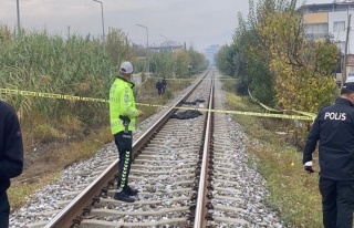 Aydın'da hemzemin geçitte tren çarpan öğretmen...